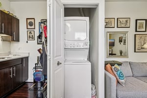G St NE 304-S2608-007.jpg