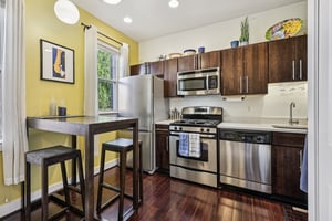 G St NE 304-S2608-008.jpg