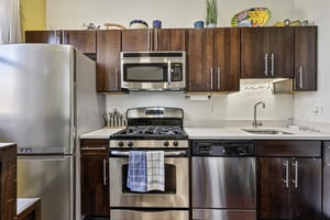G St NE 304-S2608-009.jpg