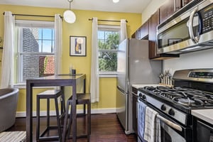G St NE 304-S2608-011.jpg