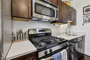 G St NE 304-S2608-013.jpg
