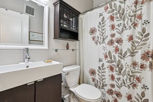 G St NE 304-S2608-014.jpg