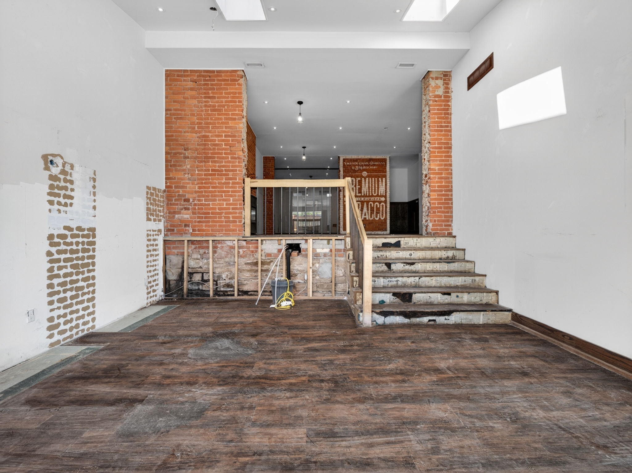 315 A Lakeshore Rd E Oakville, ON L6J