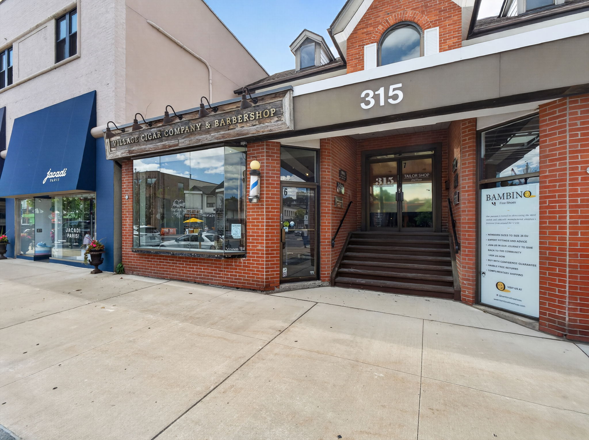 315 A Lakeshore Rd E Oakville, ON L6J