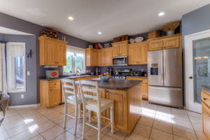 Kitchen/Breakfast Bar