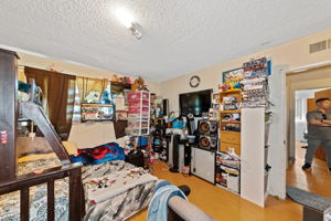  Photo 34