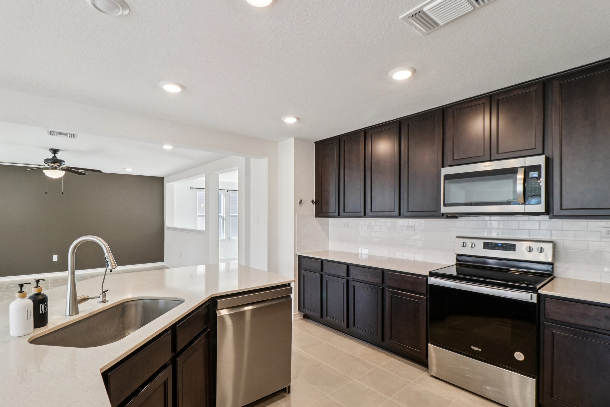 Saddle Leaf-S1701-023.jpg