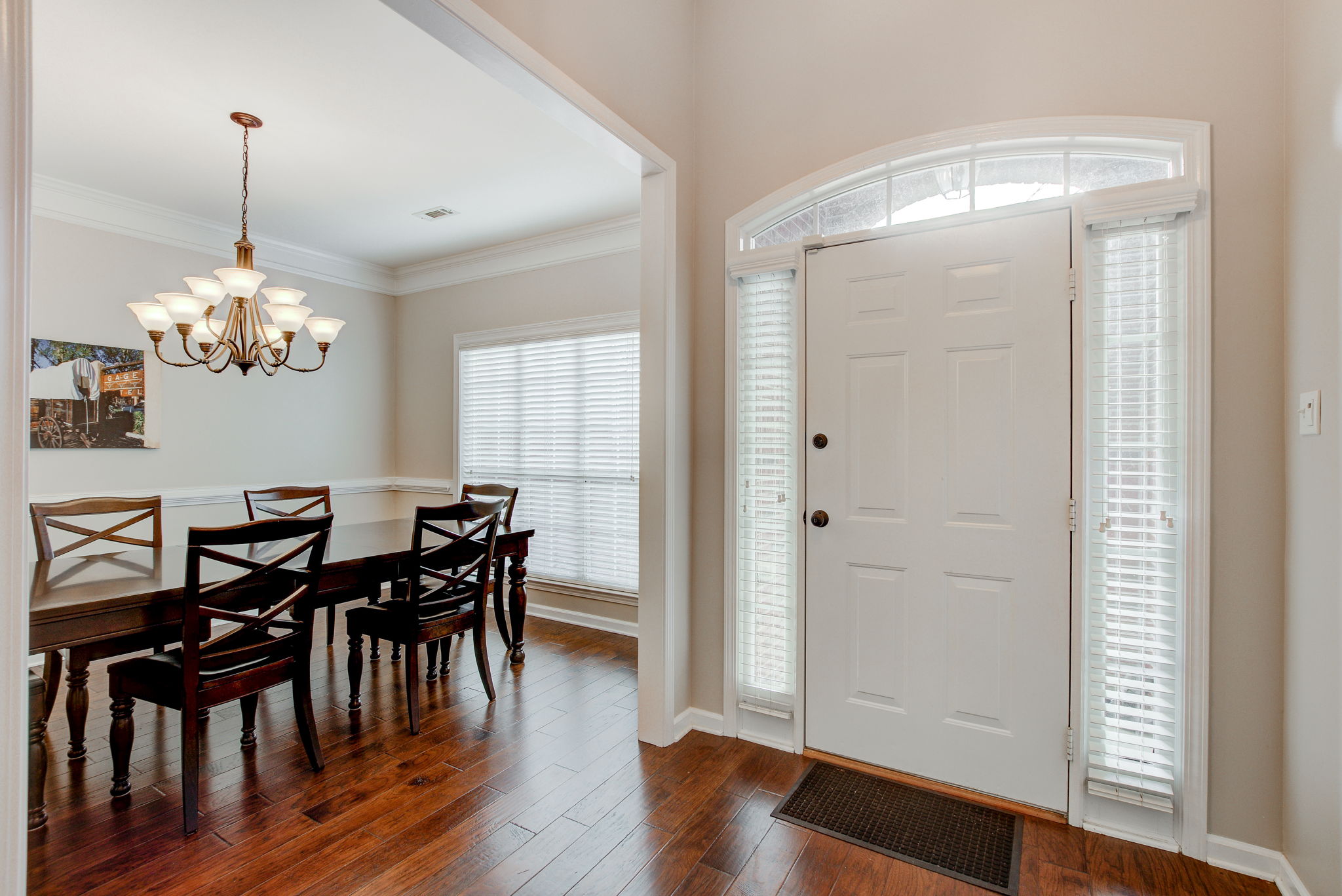 5 Entryway w Dining View