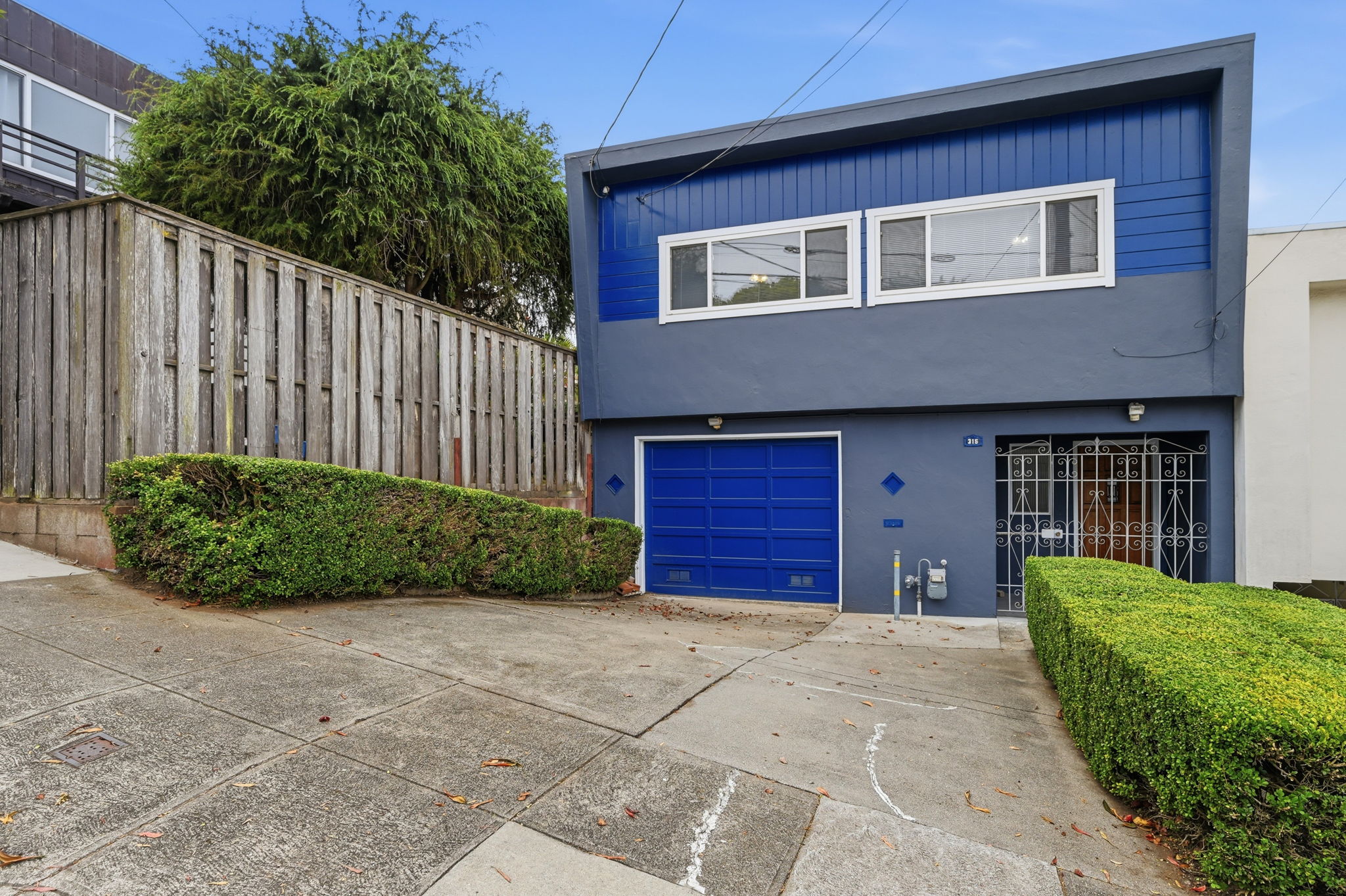 003_F8_315 Vernon St
