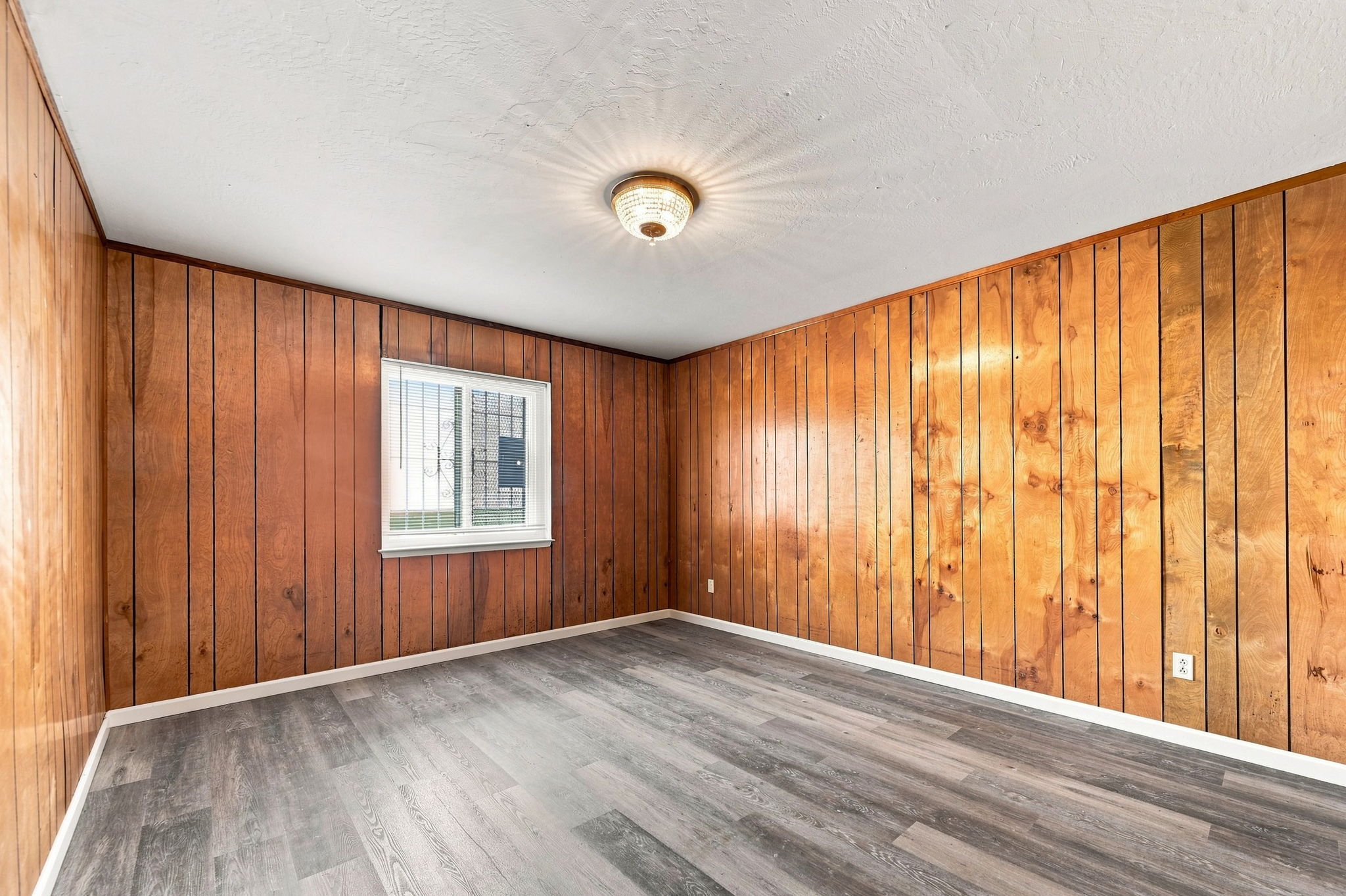 019_F8_315 Vernon St