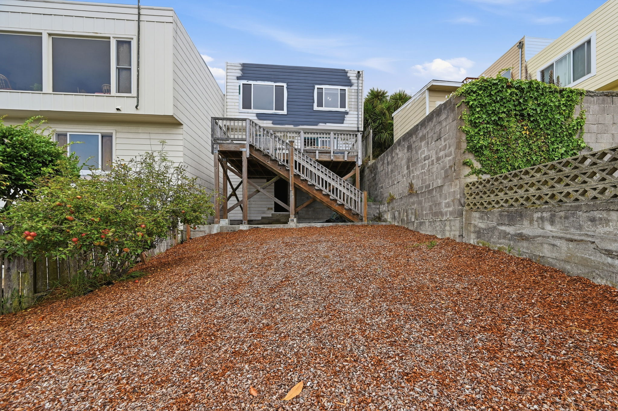 037_F8_315 Vernon St