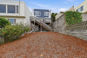 037_F8_315 Vernon St