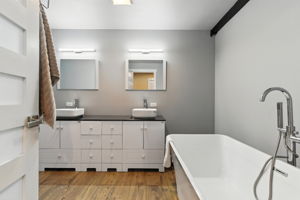  Photo 23