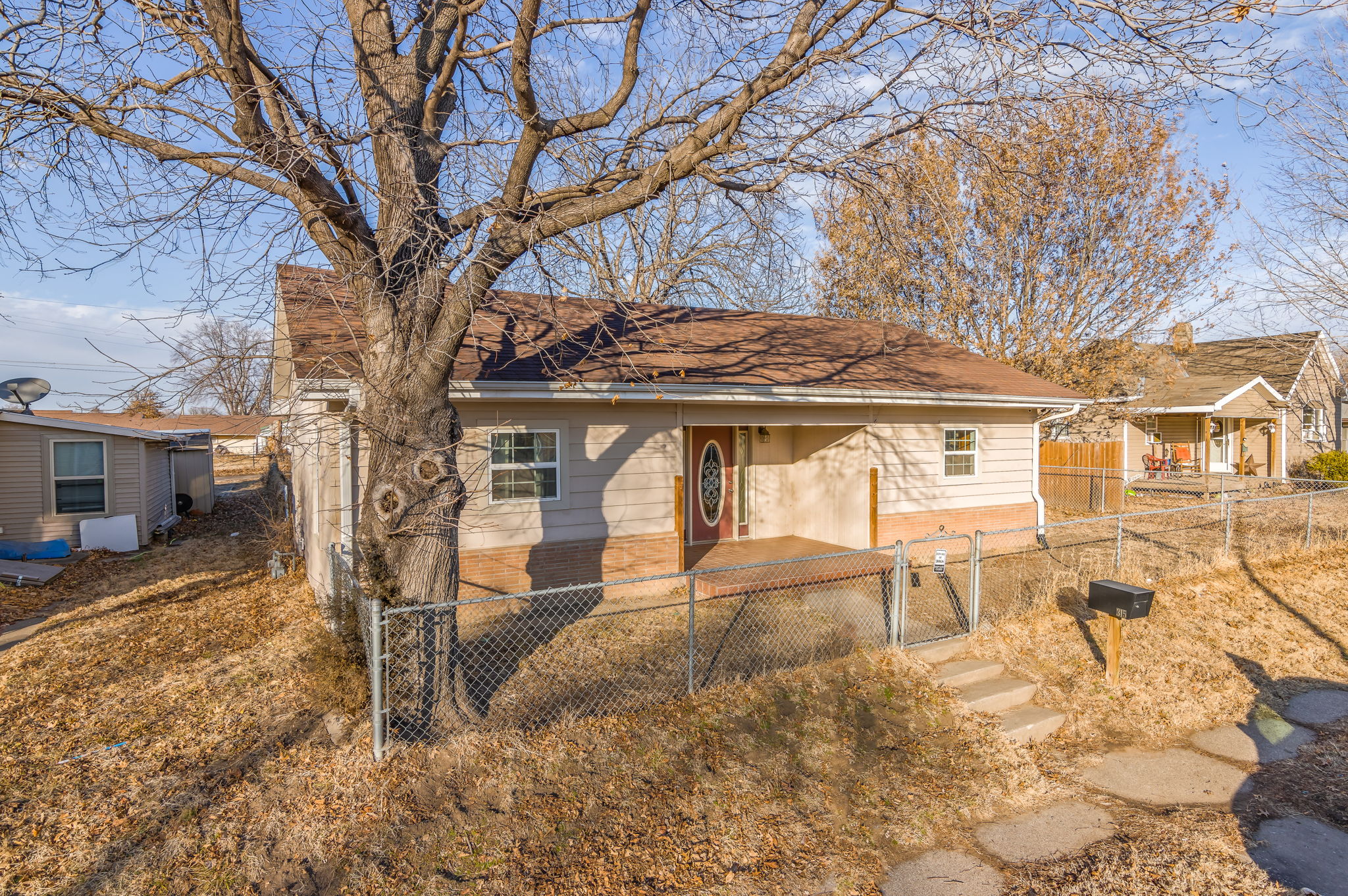315 W Valley St, St Joseph, MO 64504, USA Photo 2