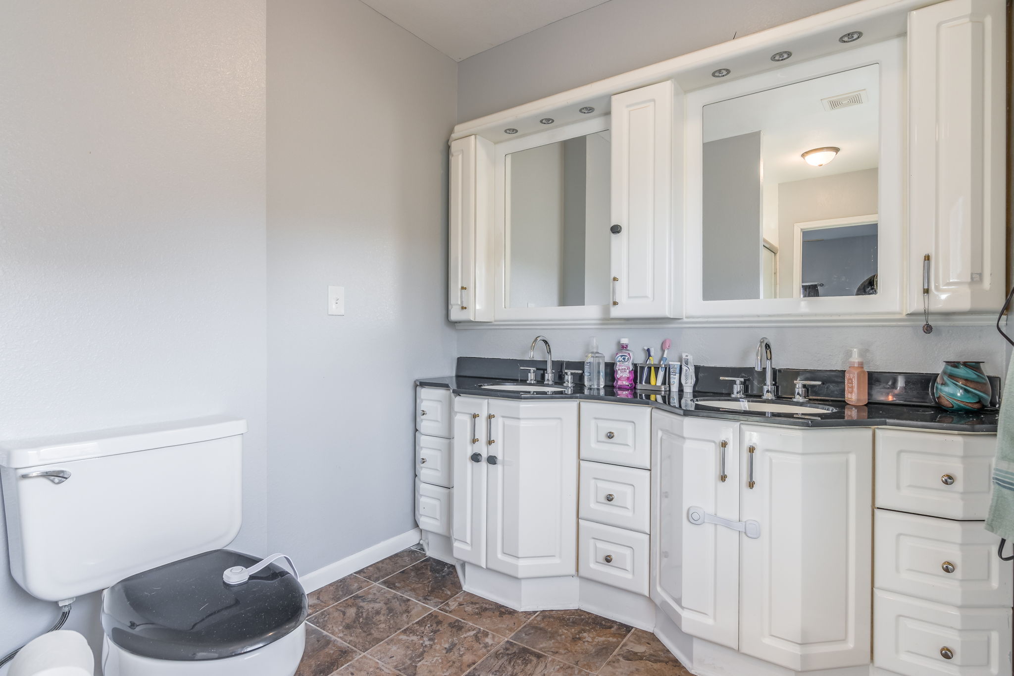 315 W Valley St, St Joseph, MO 64504, USA Photo 15