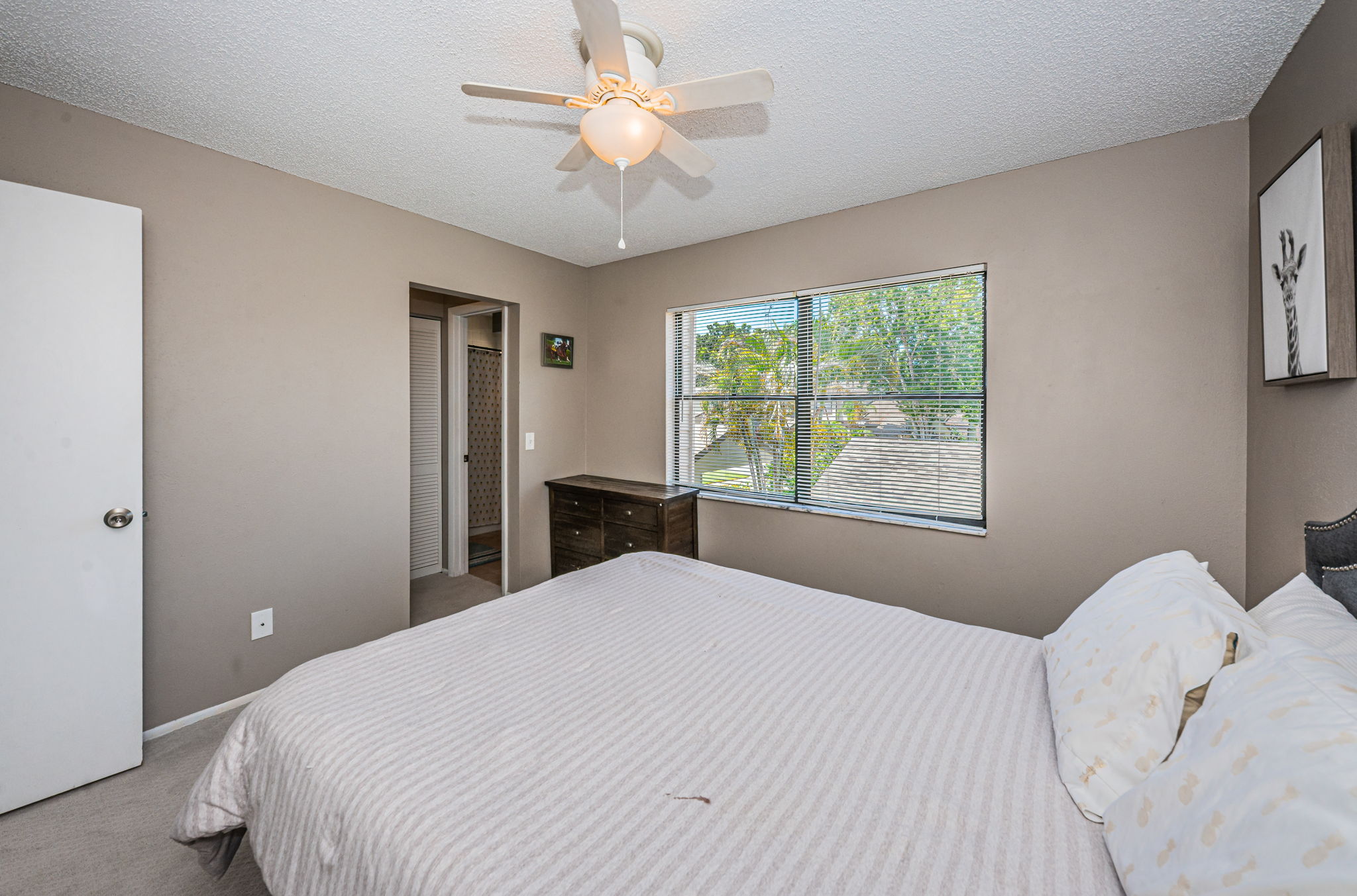 Guest Bedroom2b