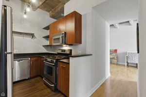 3150 N Sheffield Ave 205_019