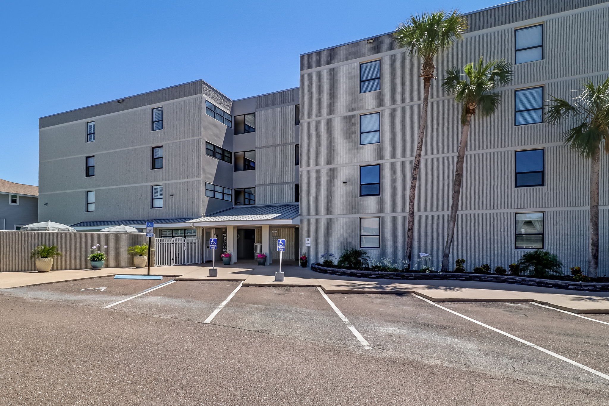 Welcome to 3150 S Fletcher Ave 201