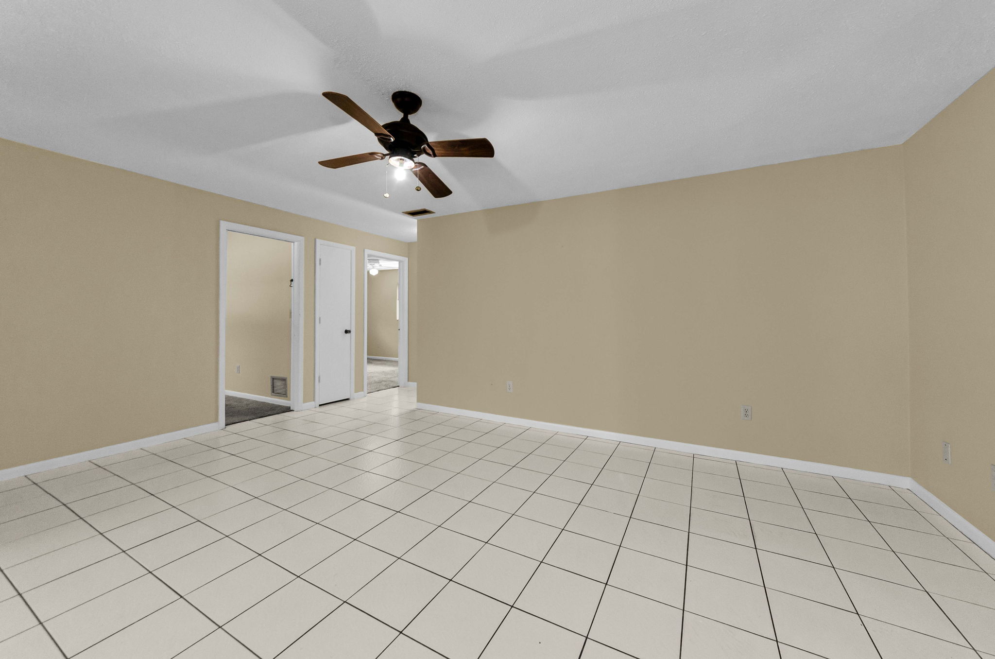 Family Room 4