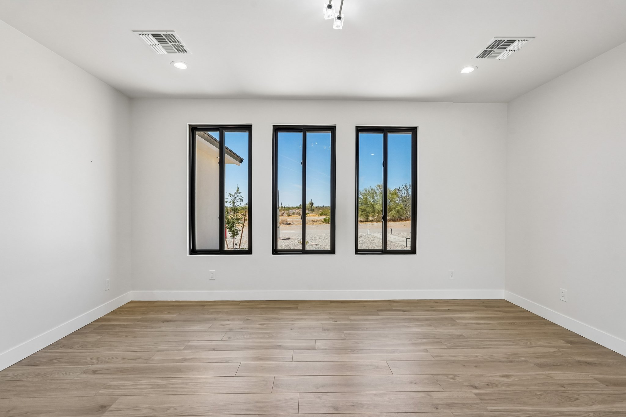 N 170th Dr-S2504-009.jpg