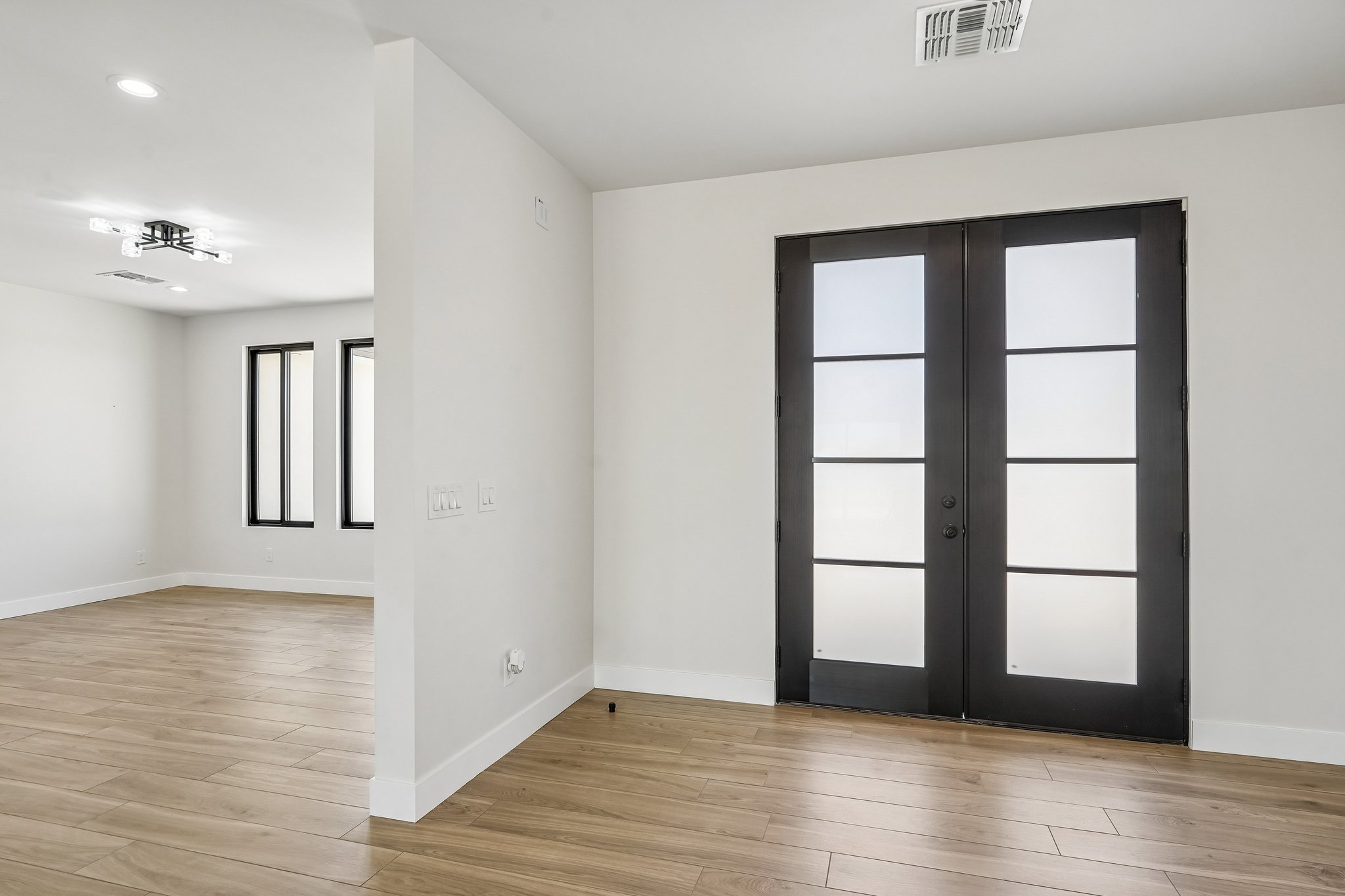 N 170th Dr-S2504-011.jpg