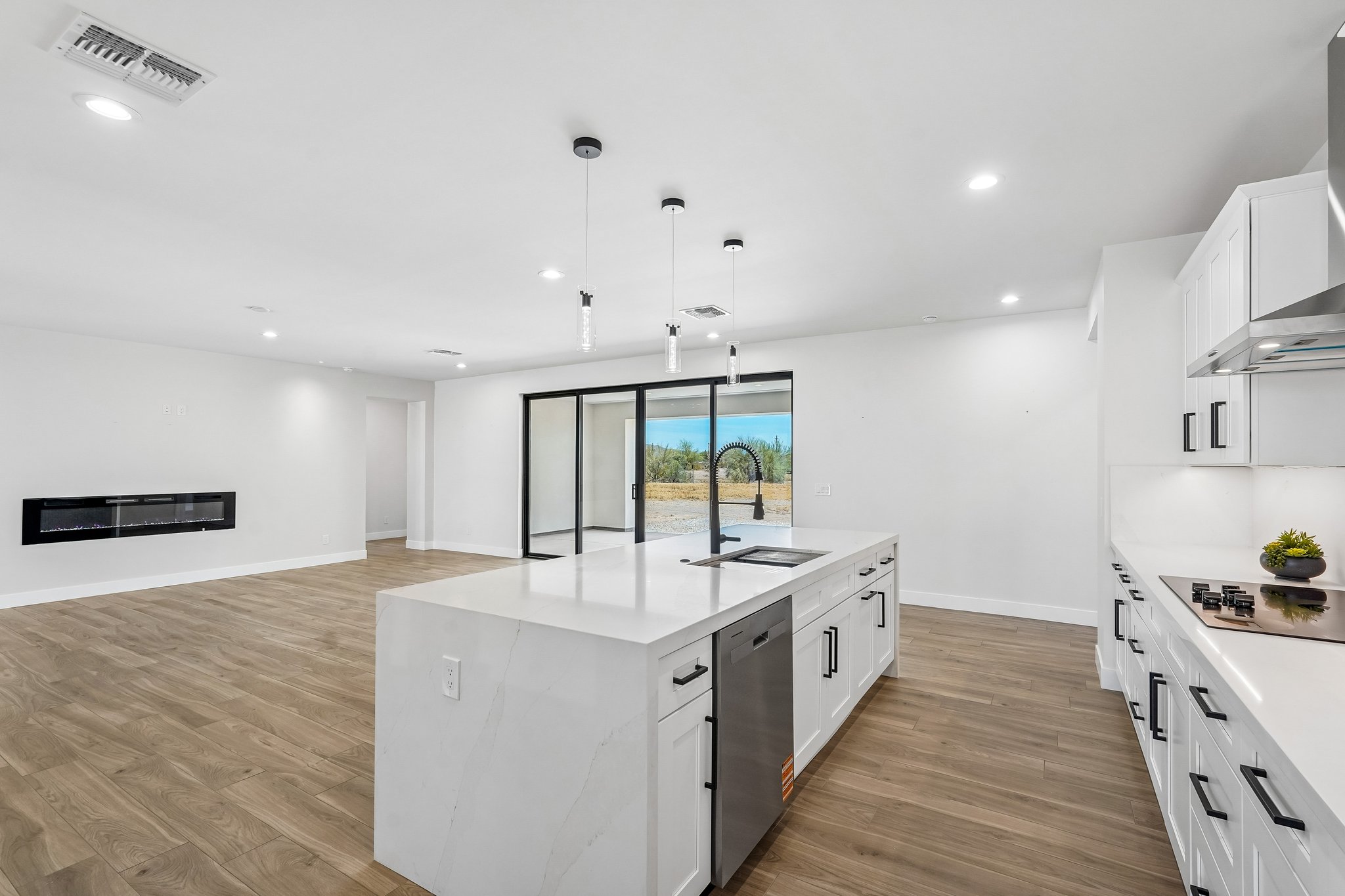 N 170th Dr-S2504-016.jpg