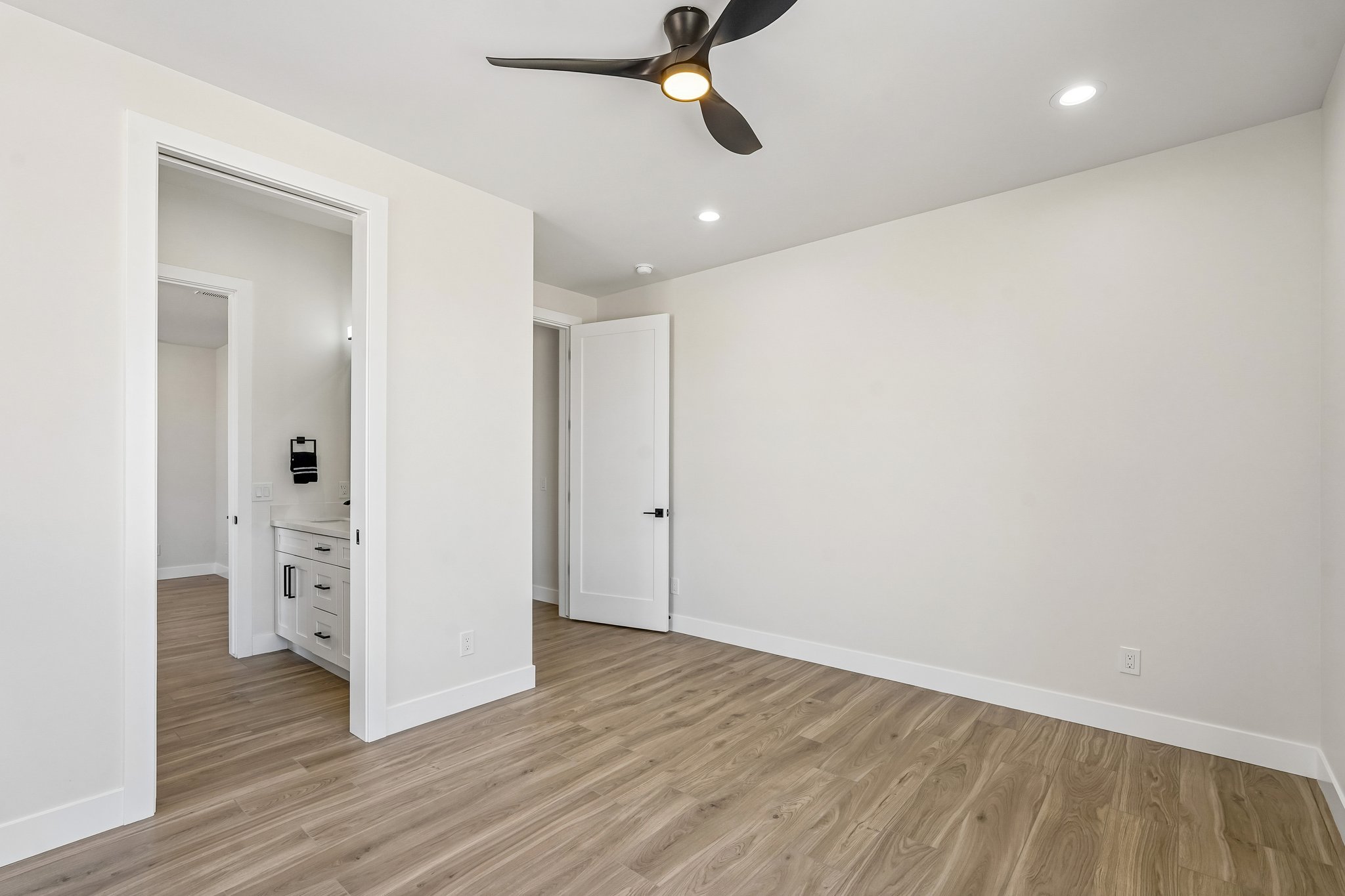 N 170th Dr-S2504-023.jpg