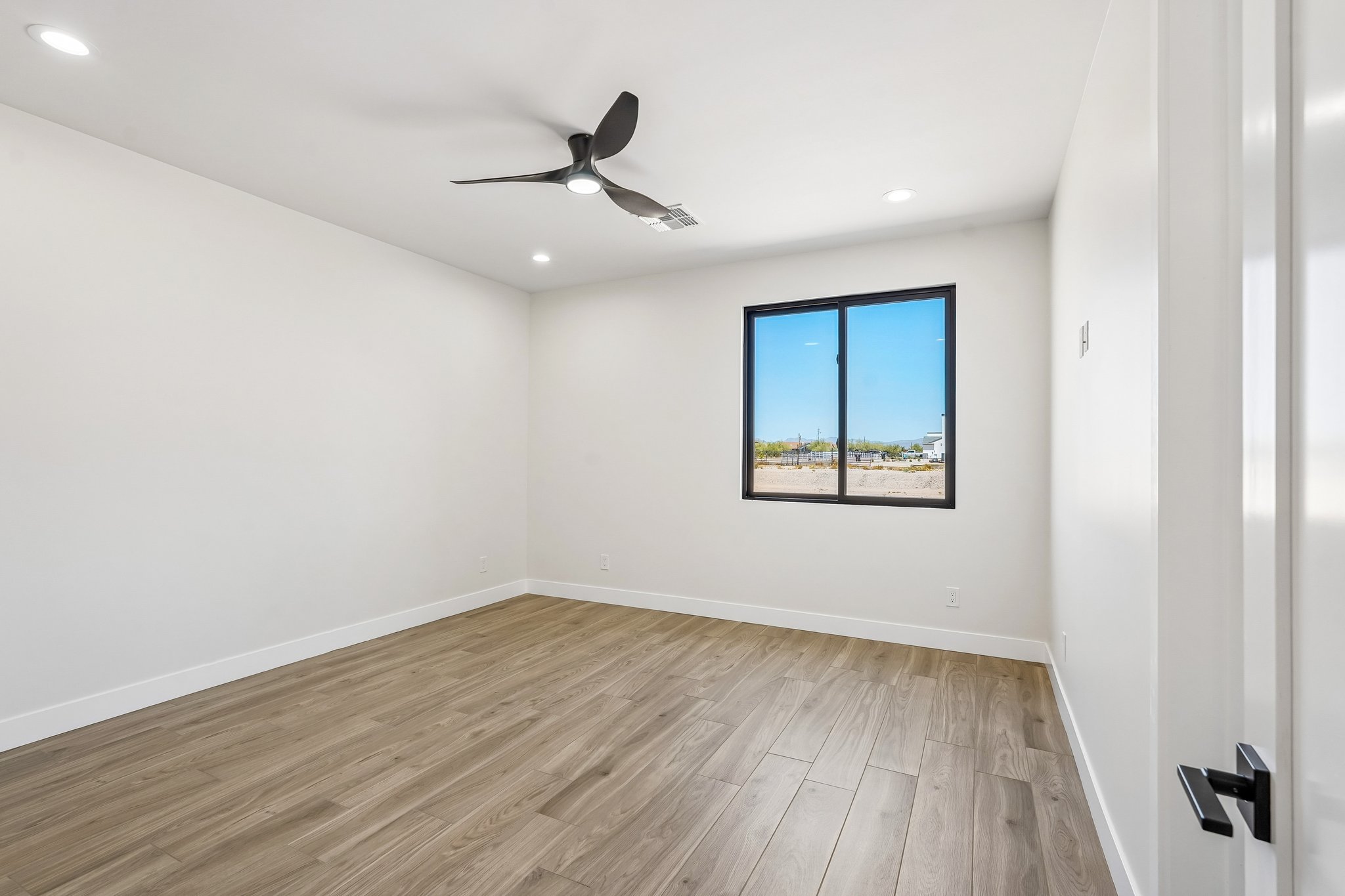 N 170th Dr-S2504-030.jpg