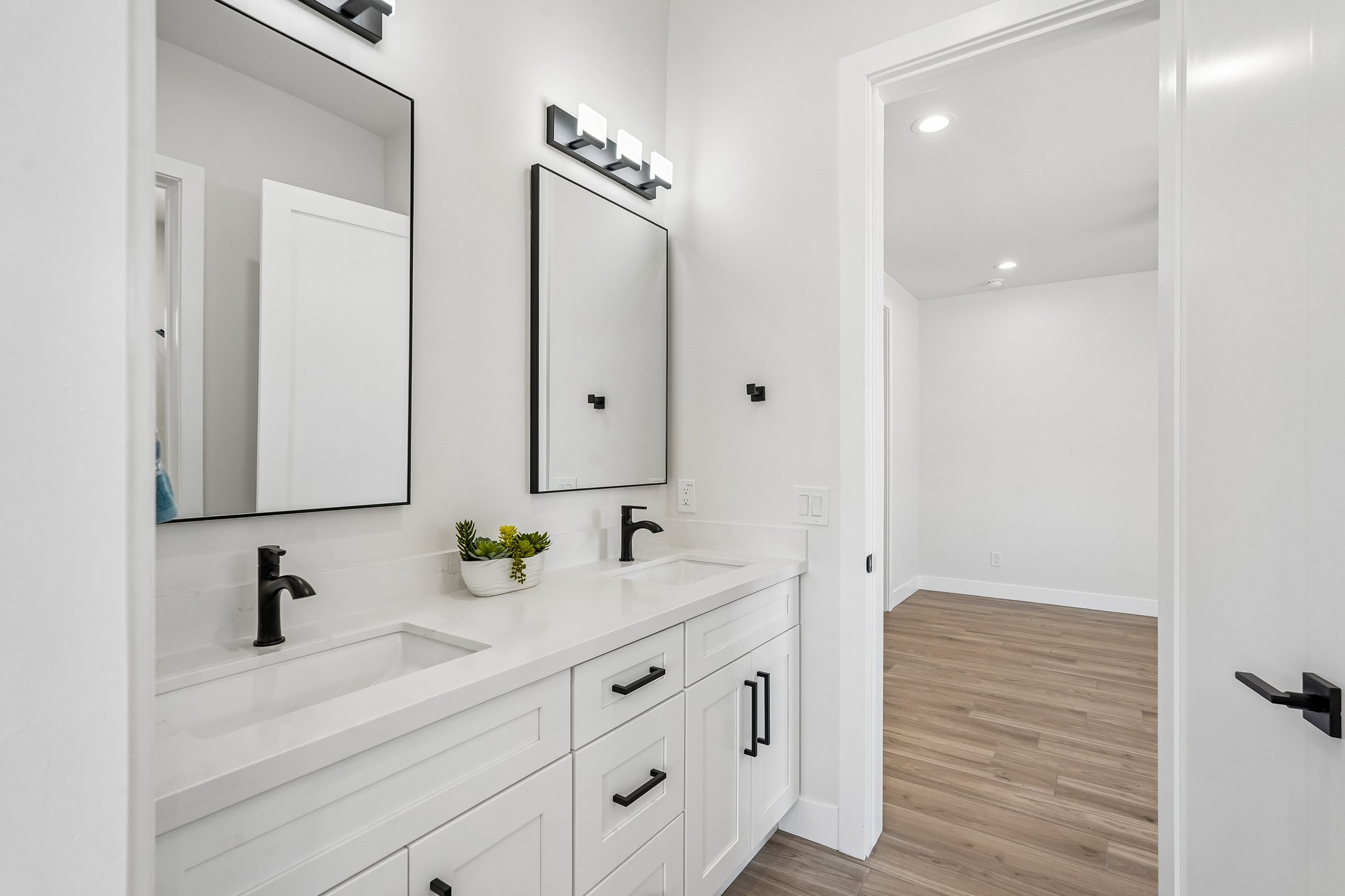 N 170th Dr-S2504-034.jpg