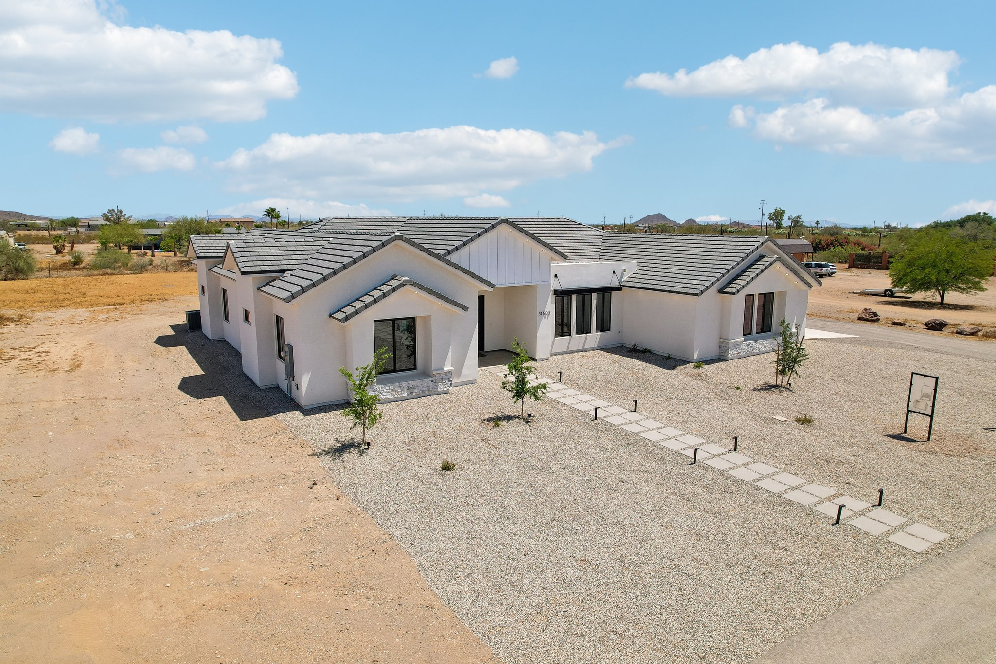 N 170th Dr-S2504-057.jpg