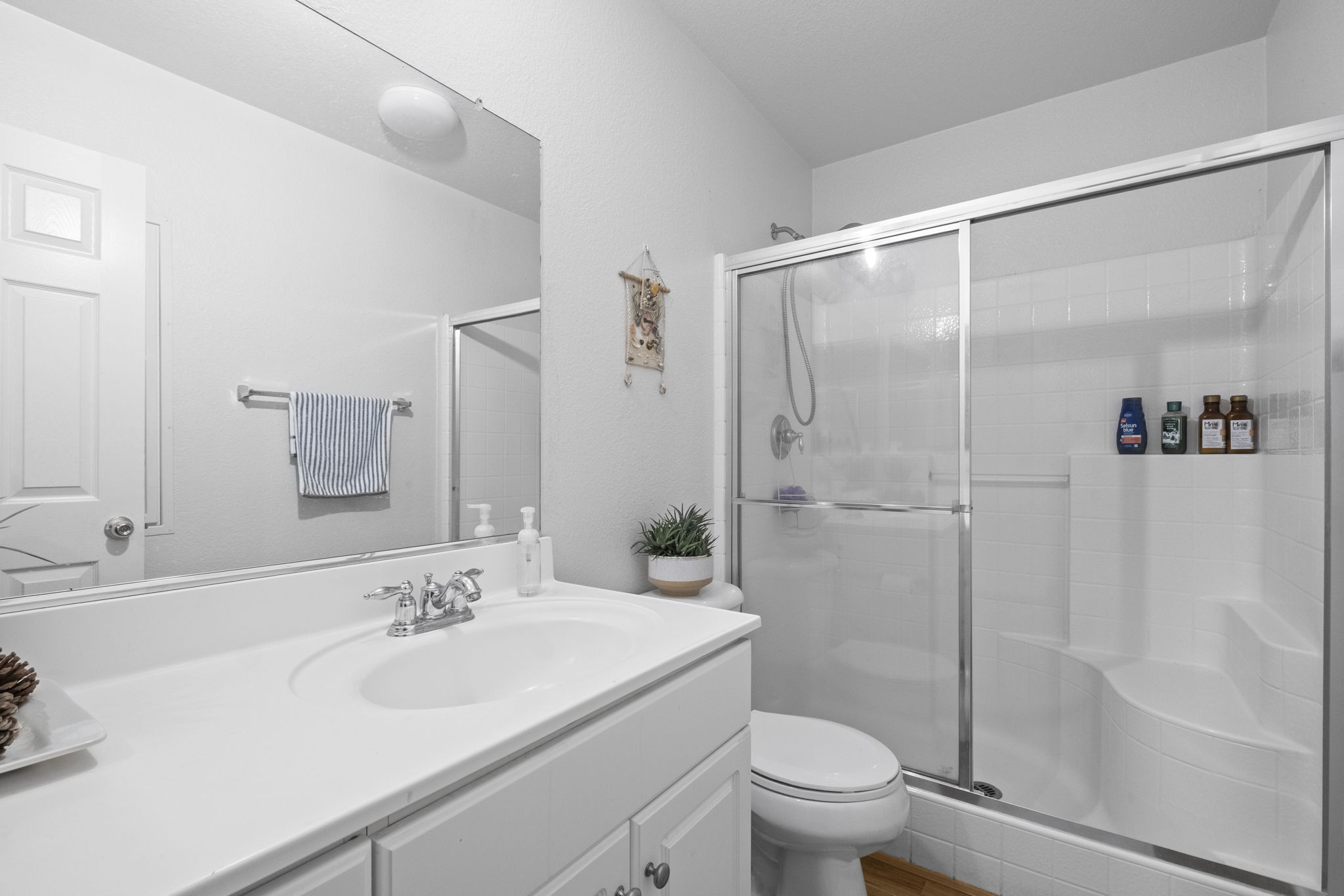 31534 Borega Rd, Murrieta, CA 92563 - Downstairs Full Bath