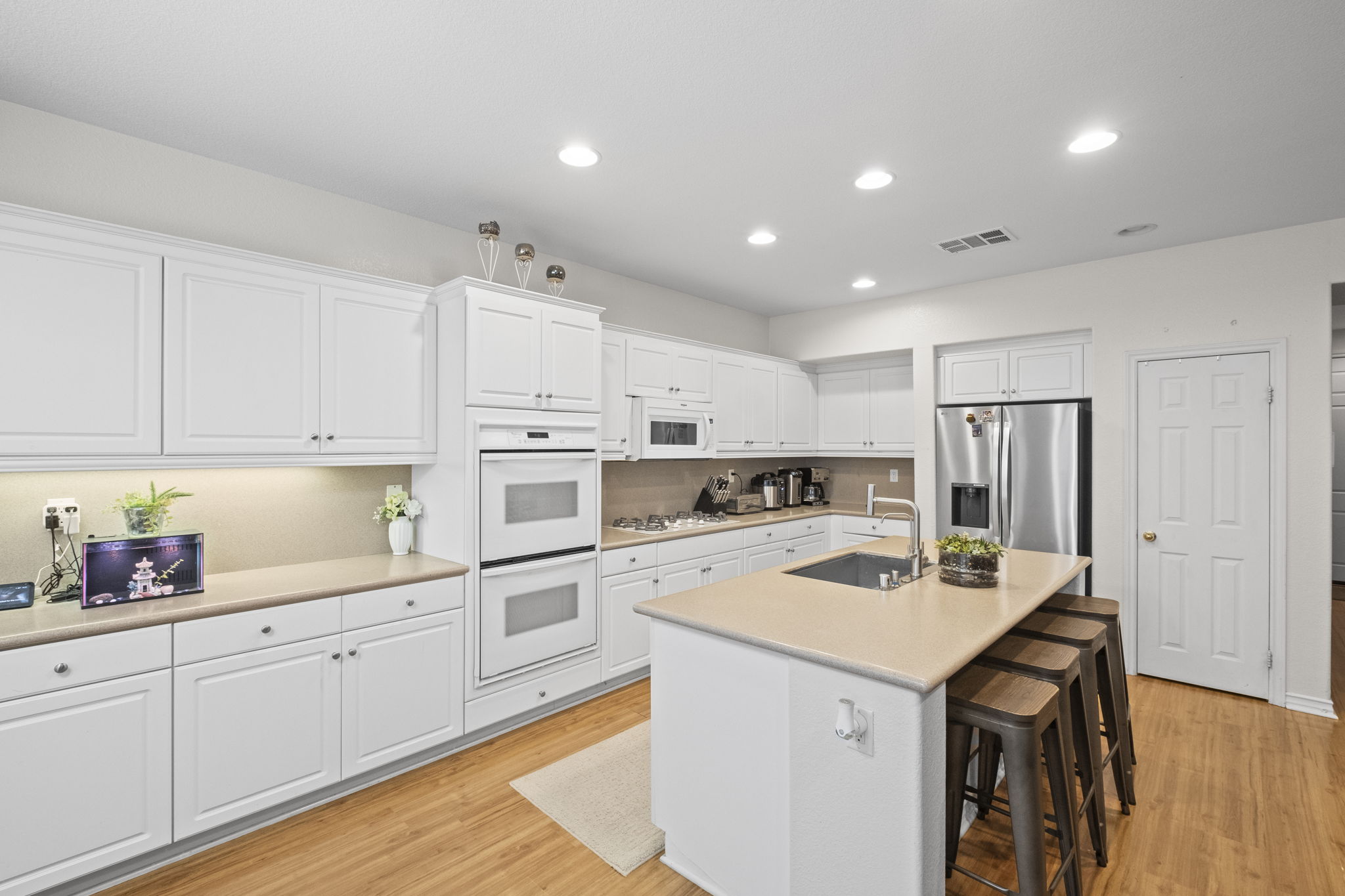 31534 Borega Rd, Murrieta, CA 92563 - Kitchen with Island and dining area