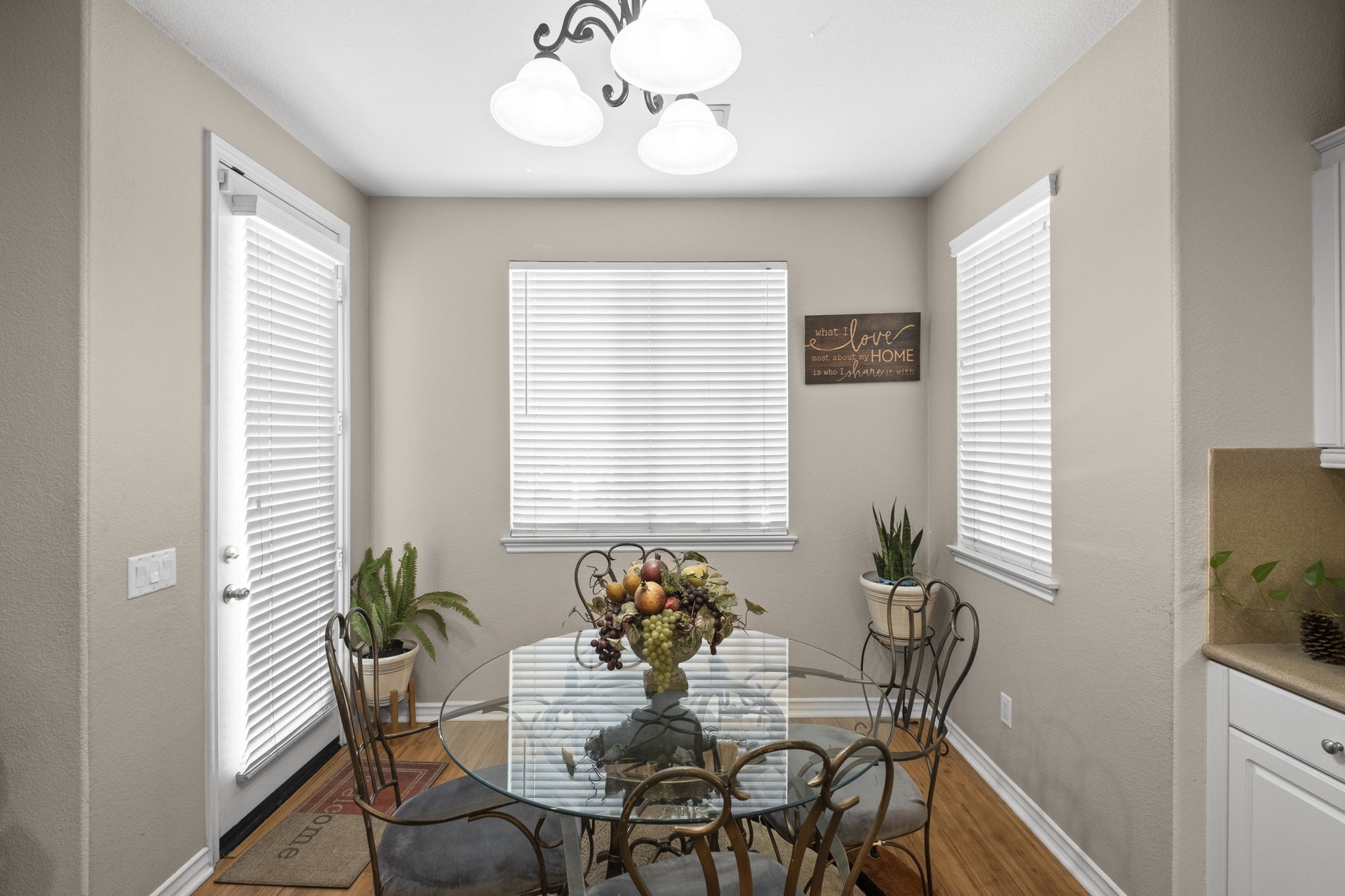 31534 Borega Rd, Murrieta, CA 92563 - Kitchen with Island and dining area