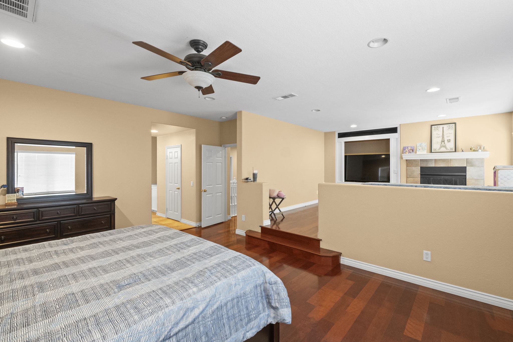 31534 Borega Rd, Murrieta, CA 92563 - Large primary bedroom with a well‑appointed ensuite, offering comfort and privacy.