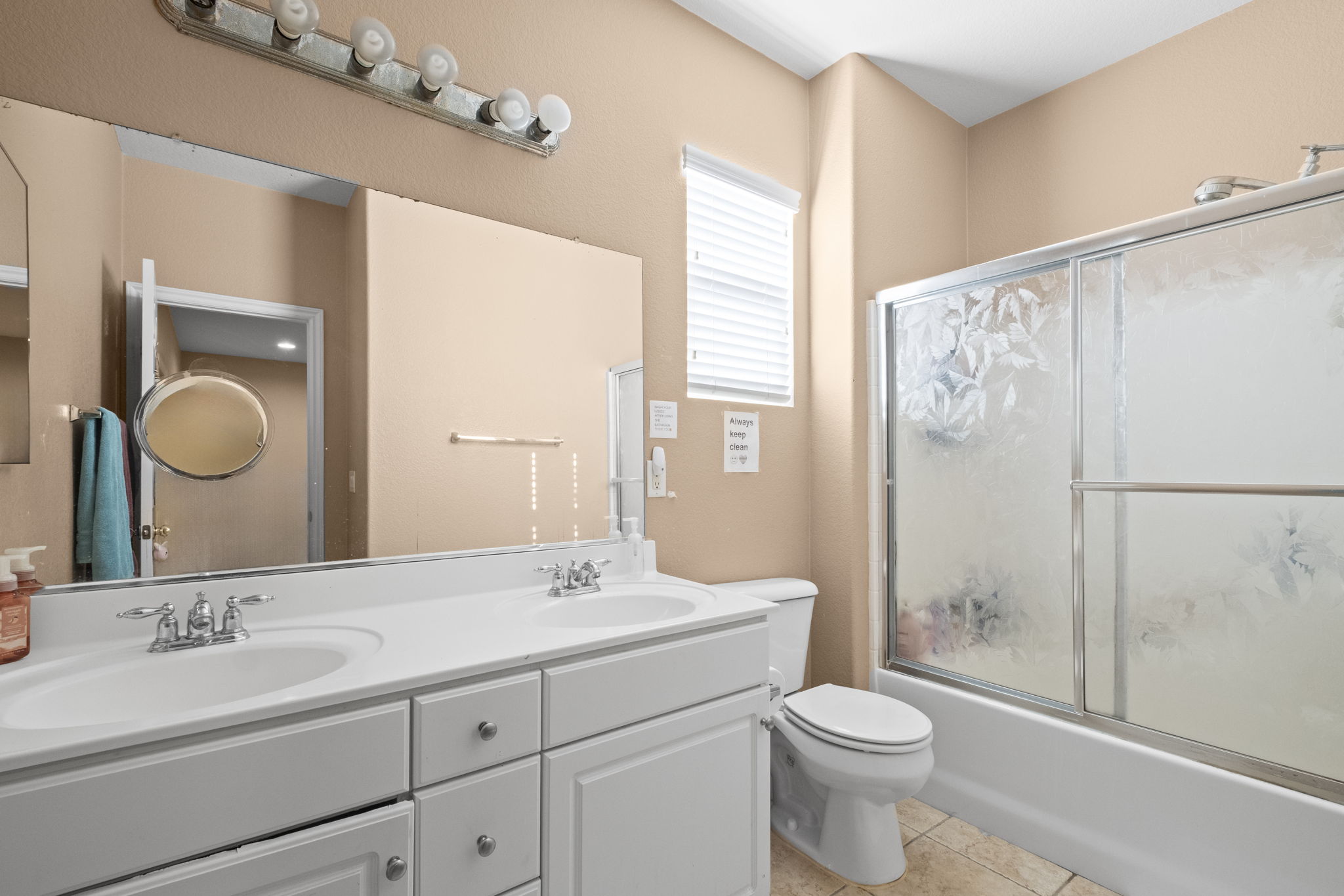 31534 Borega Rd, Murrieta, CA 92563 - Full Bathroom with two sinks