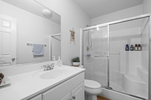 31534 Borega Rd, Murrieta, CA 92563 - Downstairs Full Bath