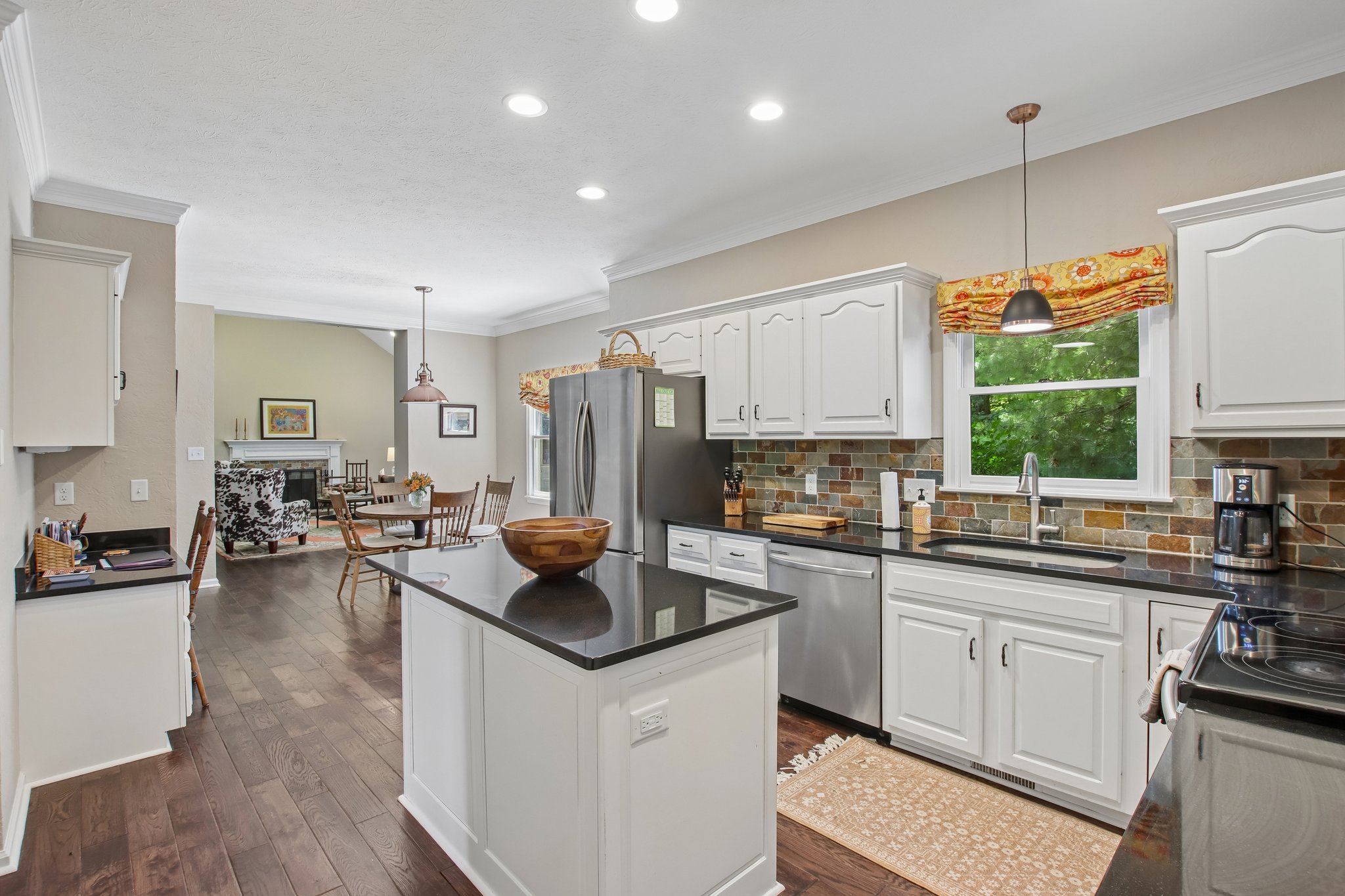 3155 Jason St-S2406-016.jpg