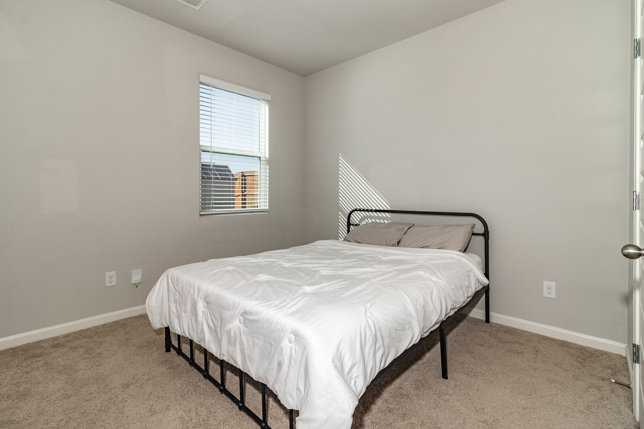 Bedroom 1 (On Main)