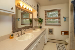 25-Bathroom