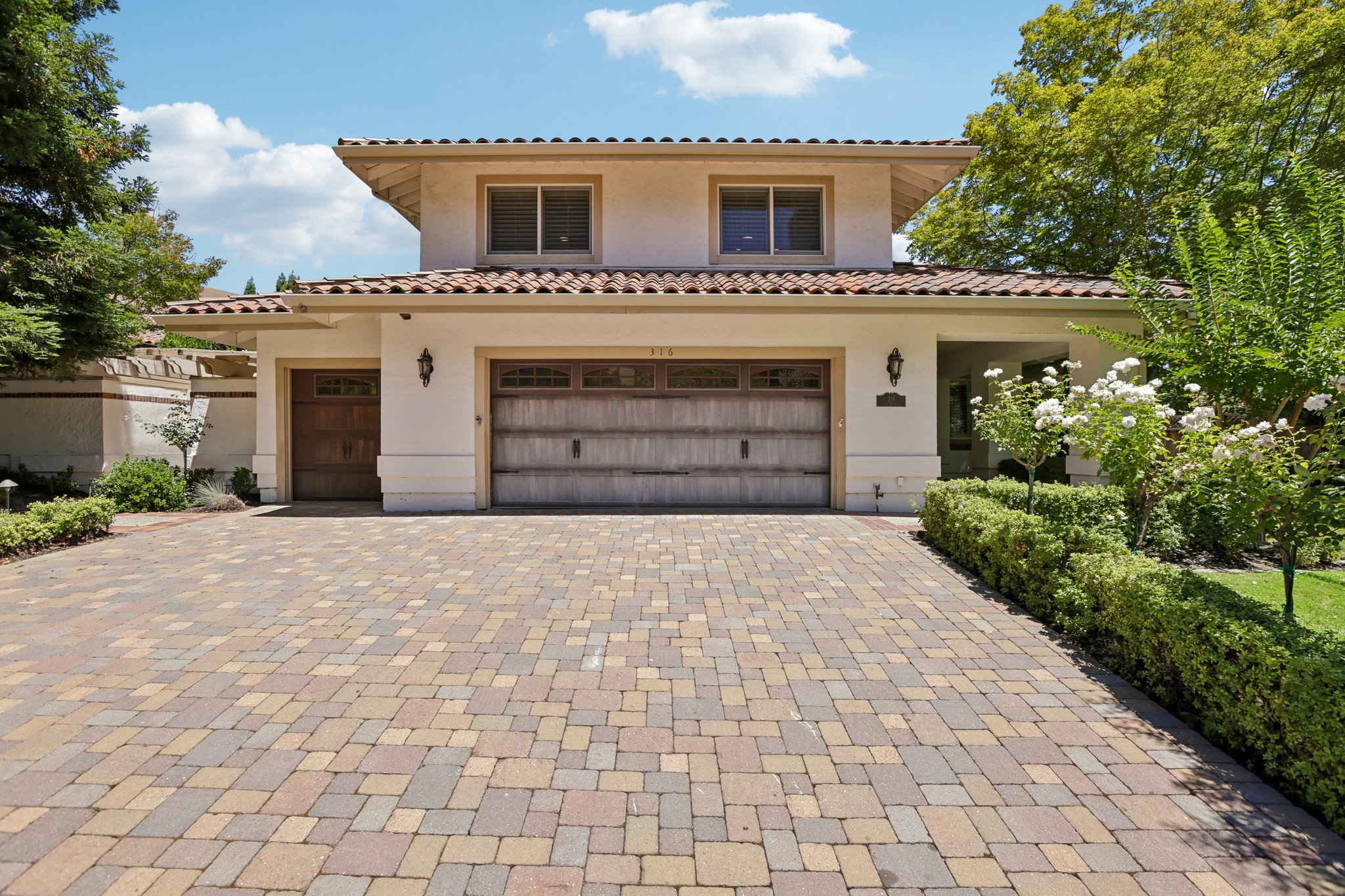 Live Oak Dr-S2507-002.jpg