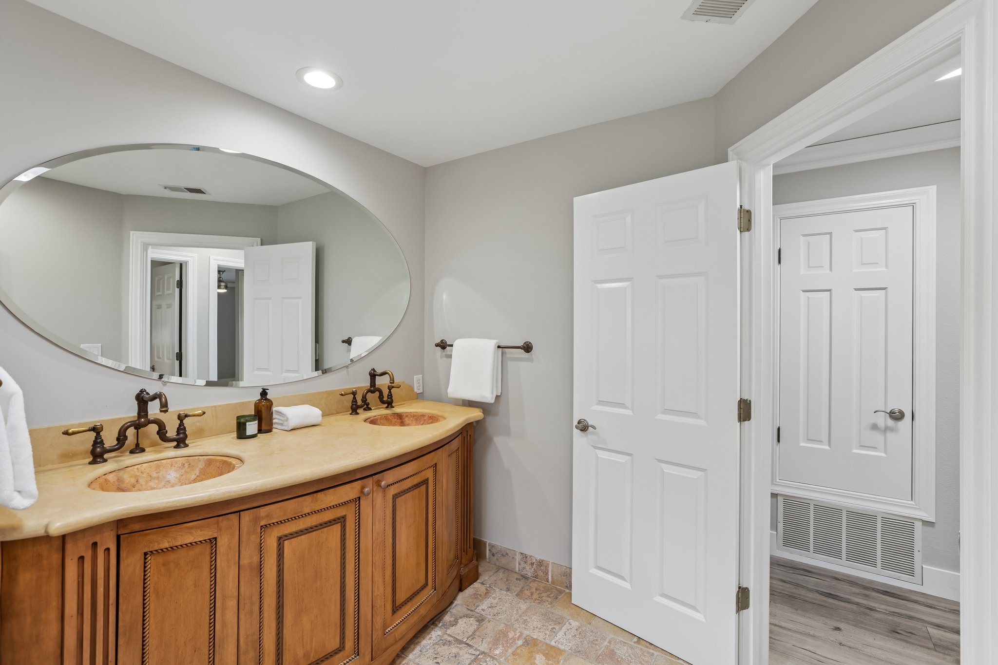 Live Oak Dr-S2507-042.jpg