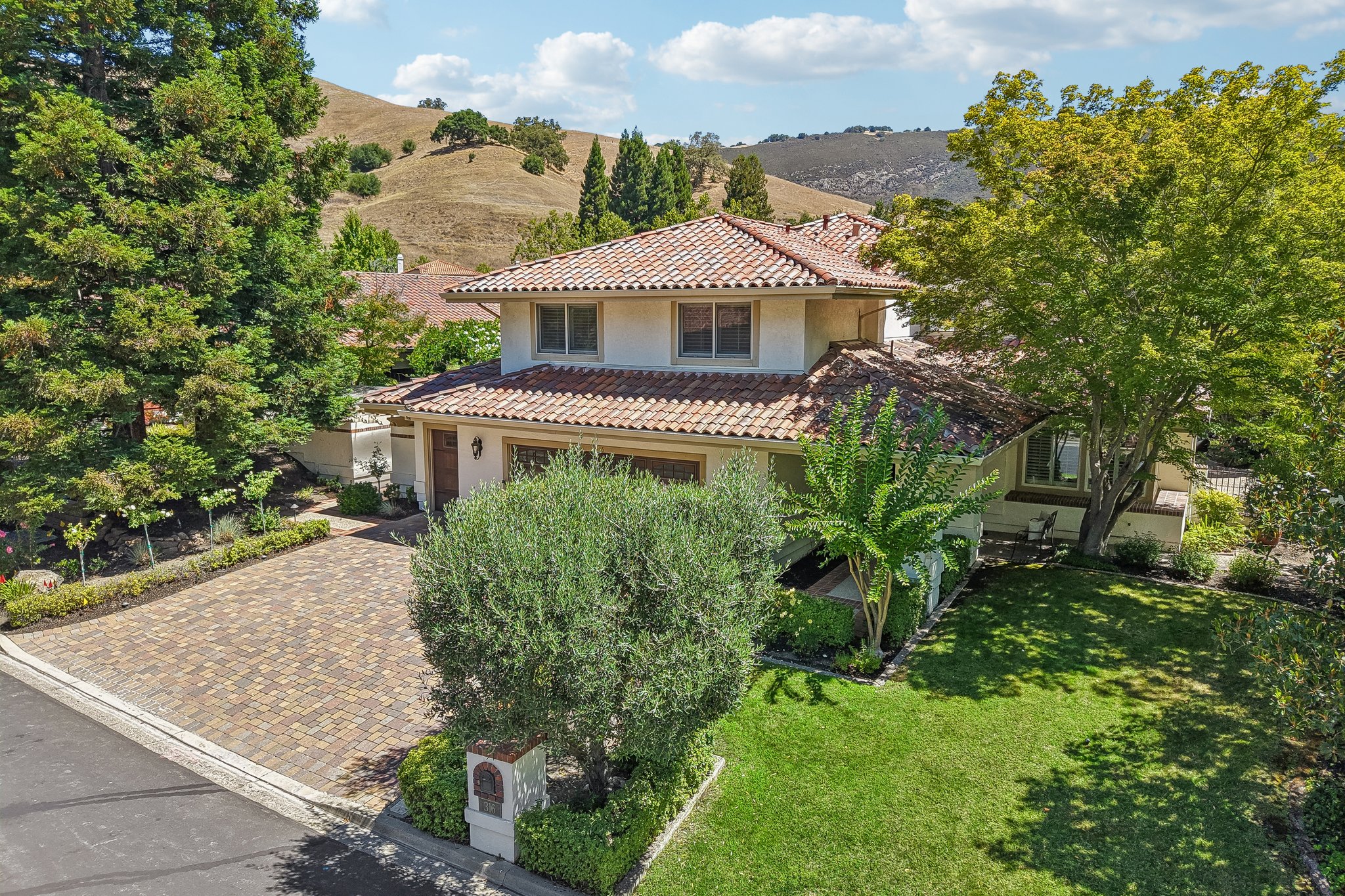 Live Oak Dr-S2507-103.jpg