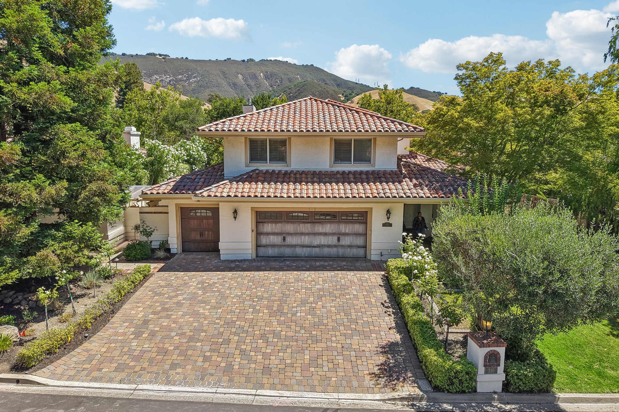 Live Oak Dr-S2507-104.jpg