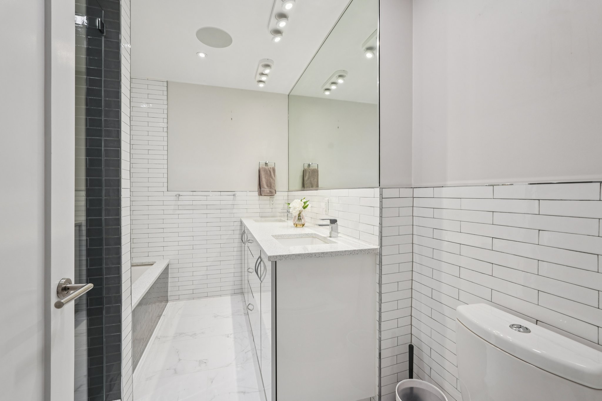 Park Ave 2-S2401-026.jpg