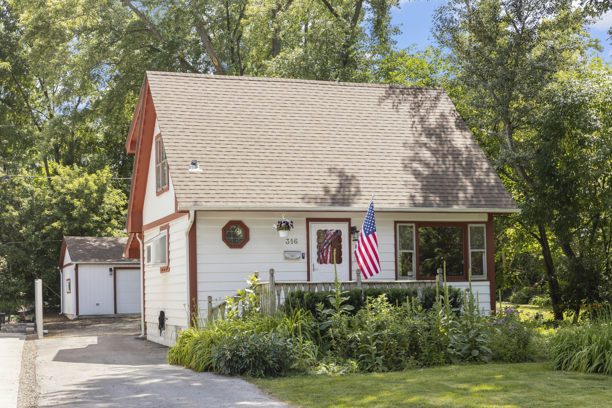 316 W 5th Ave, Naperville, IL