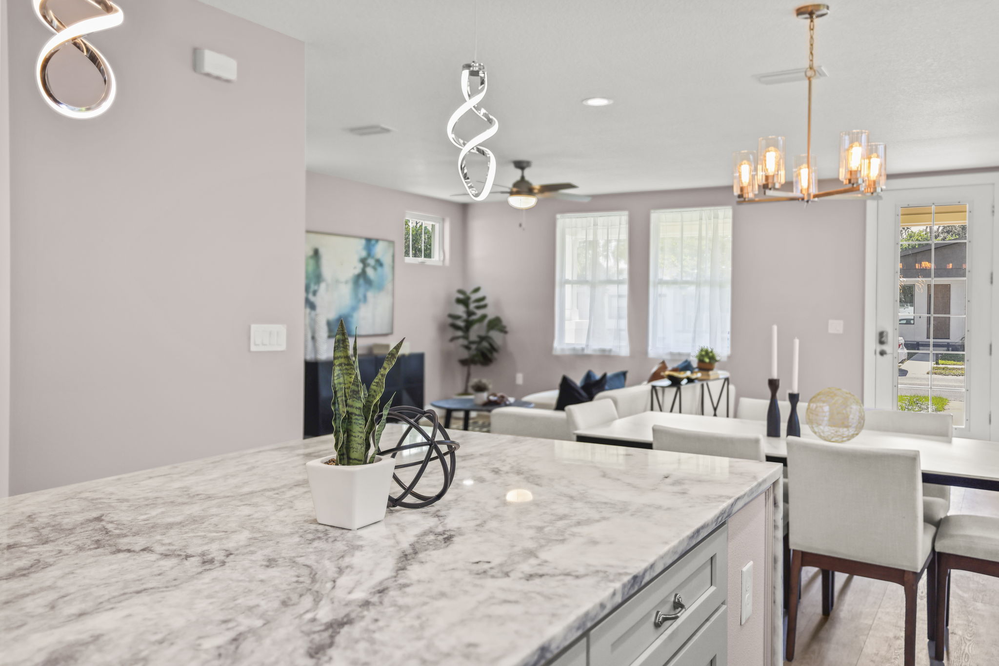 Kitchen into DR LR - 495A5400