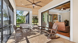 Lanai - Living Area