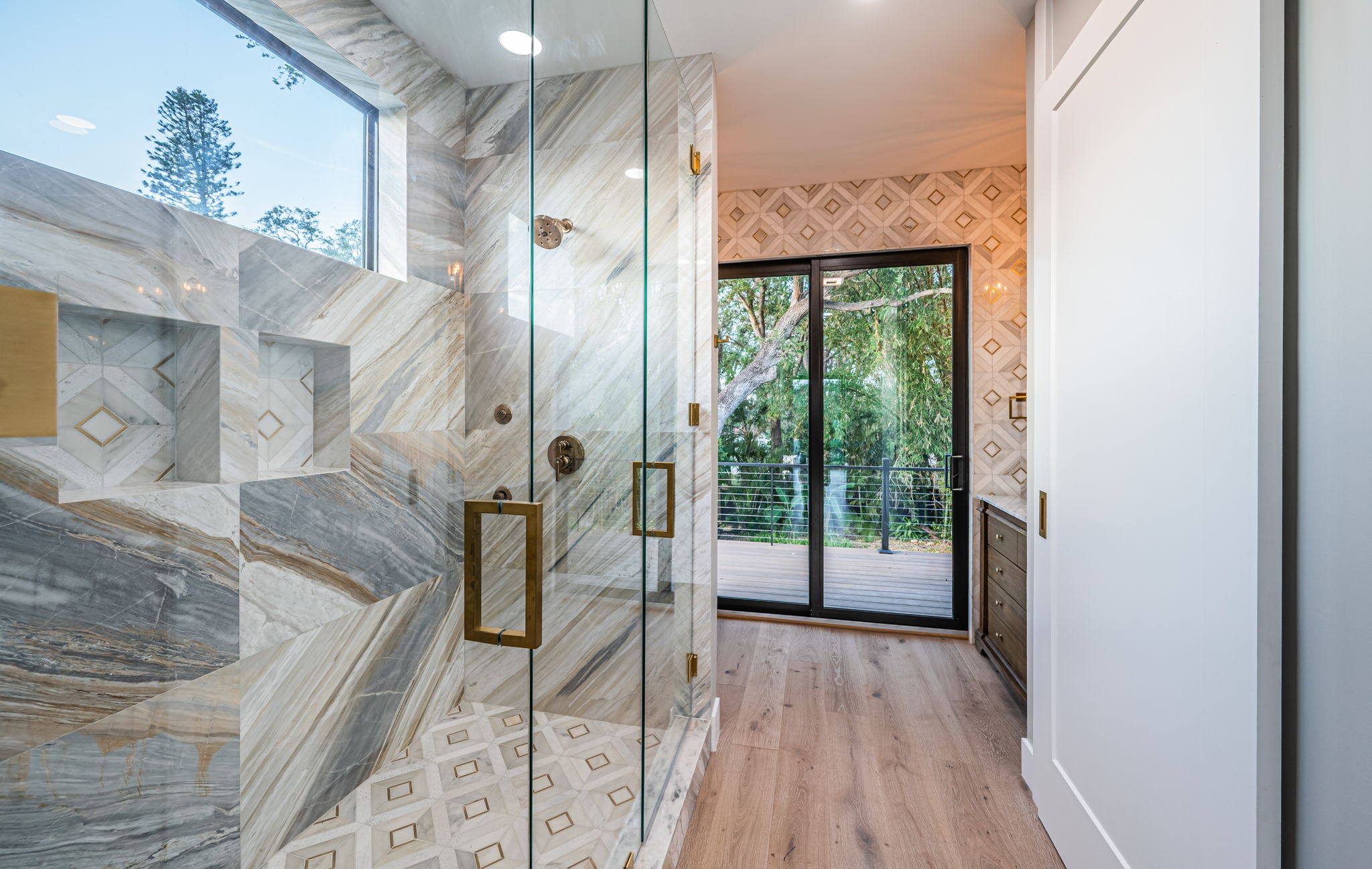 Upper Level Master Bathroom1a