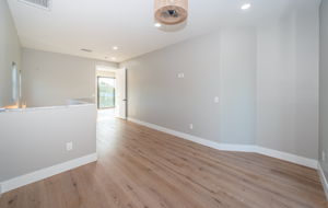 Upper Level Loft4