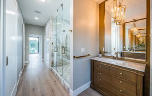 Upper Level Master Bathroom1e